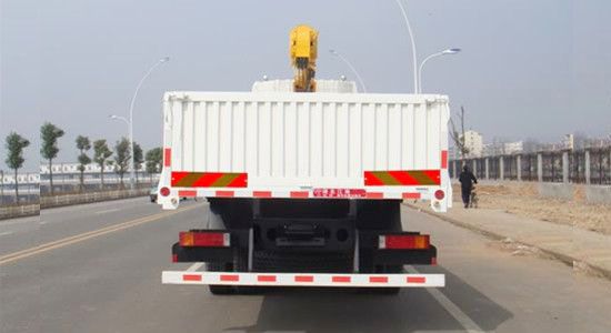 東風(fēng)天龍后雙橋隨車起重運輸車