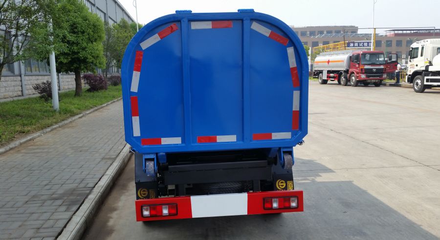 楚勝牌2.5立方米長(zhǎng)安車(chē)廂可卸式垃圾車(chē)