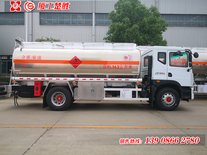 多利卡D9汽油14.3方，柴油16.2方鋁合金運(yùn)油車(chē)