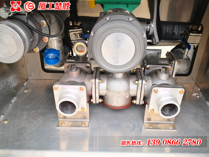 多利卡D9汽油14.3方，柴油16.2方鋁合金運(yùn)油車(chē)