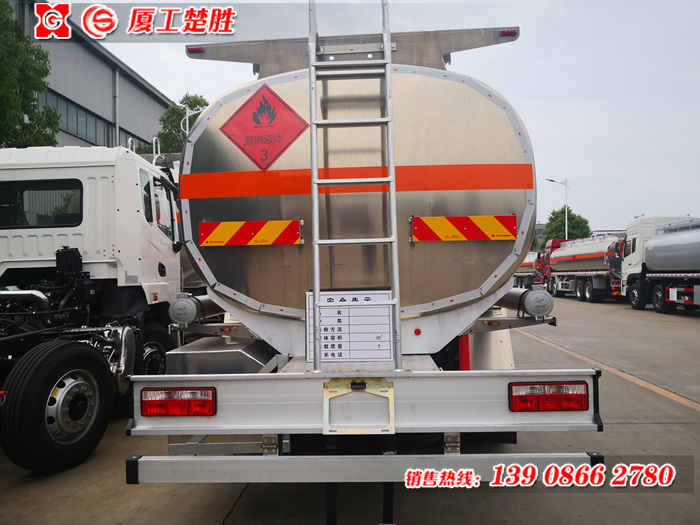 多利卡D9汽油14.3方，柴油16.2方鋁合金運(yùn)油車(chē)