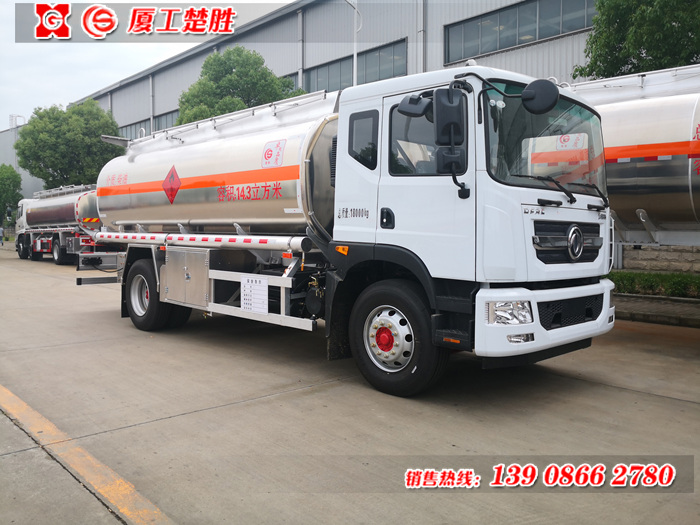 多利卡D9汽油14.3方，柴油16.2方鋁合金運(yùn)油車(chē)