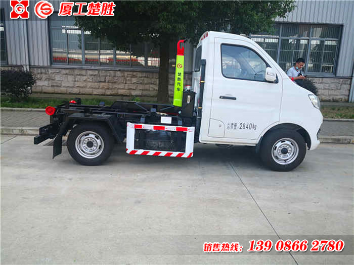 福田牌汽油發(fā)動(dòng)機(jī)3方車(chē)廂可卸式垃圾車(chē)