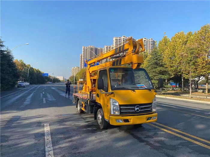 凱馬13.5米藍(lán)牌高空作業(yè)車(chē)
