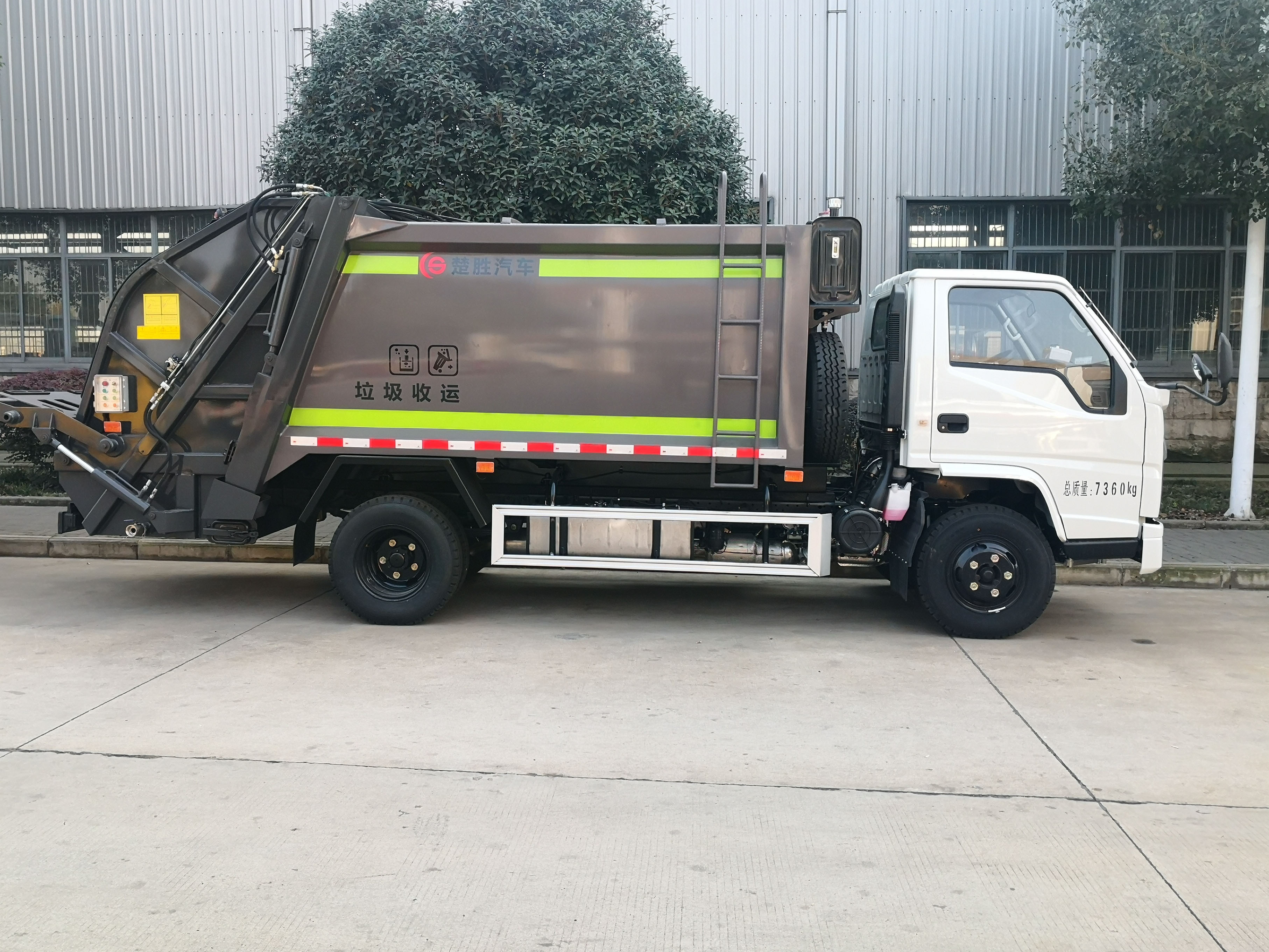 江鈴可下地下室壓縮式垃圾車(chē)