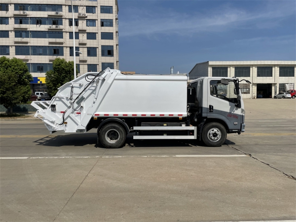 上汽躍進(jìn)6方純電動(dòng)壓縮垃圾車(chē)
