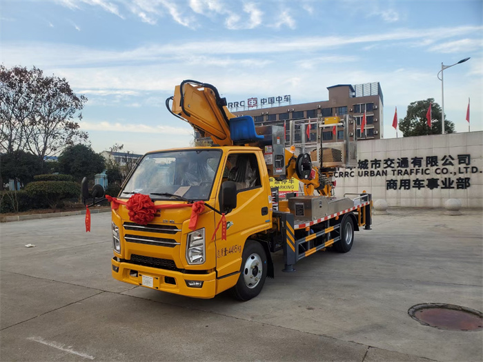江鈴24米直臂高空作業(yè)車發(fā)往龍巖武平，祝賴總用車愉快